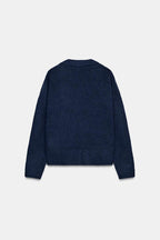 SOFT KNIT V-NECK SWEATER.