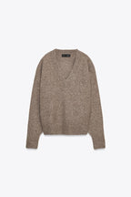 SOFT KNIT V-NECK SWEATER.