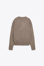 SOFT KNIT V-NECK SWEATER.