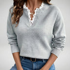 Evelyn - Chic knit sweater with elegant lace collar