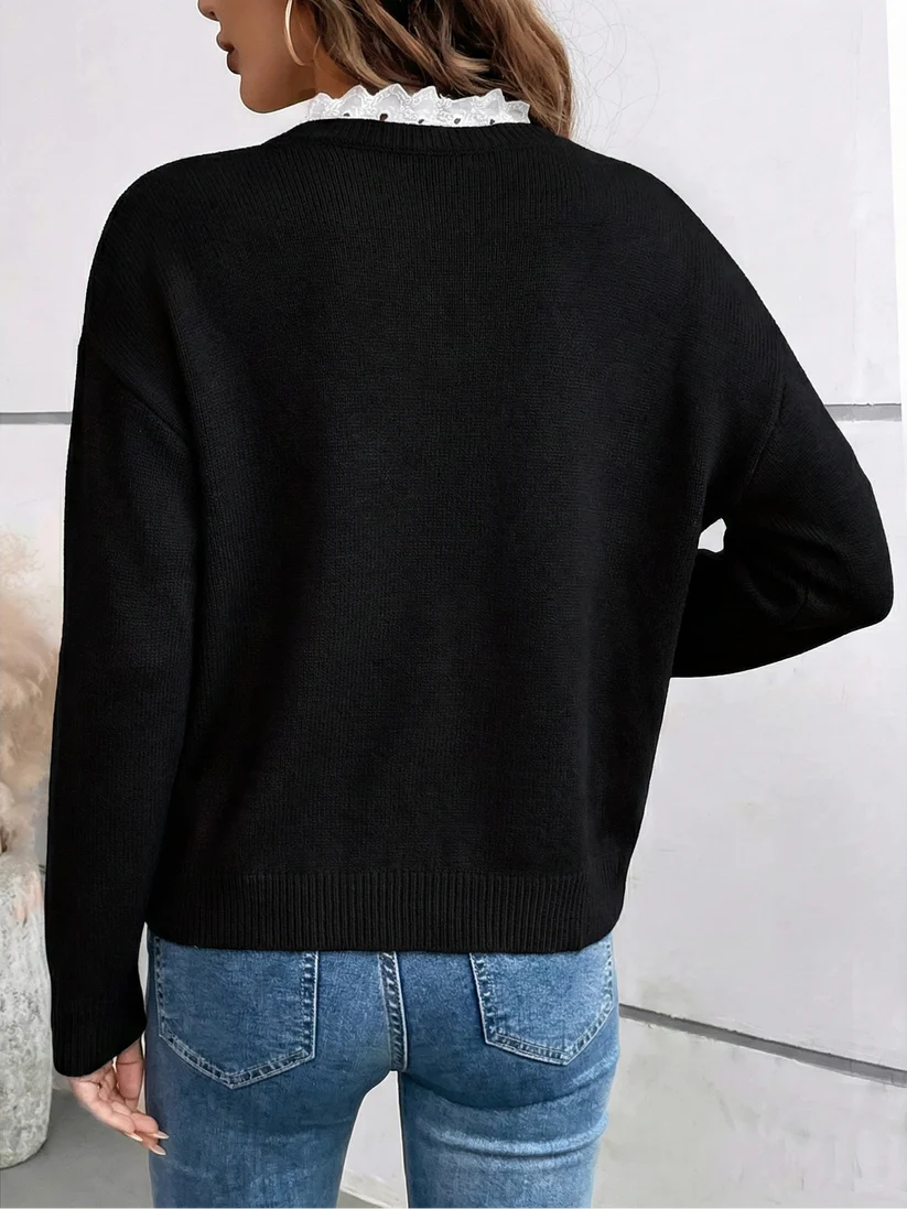 Evelyn - Chic knit sweater with elegant lace collar